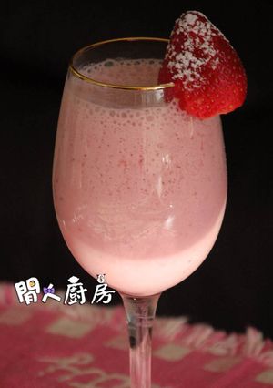 蜂蜜草莓奶昔 的食譜成品照片