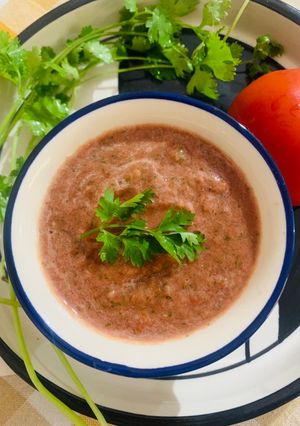 A picture of Raw Tomato Coriander chutney.