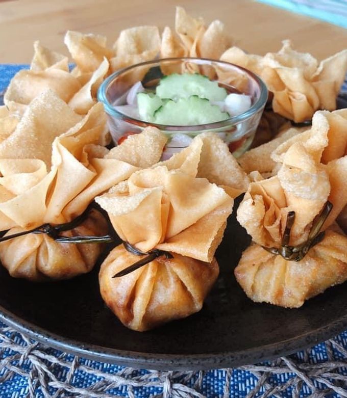 A picture of Fried Golden Bags • How To Make Thai Money Bags • Fried Bag Dumplings |ThaiChef food.