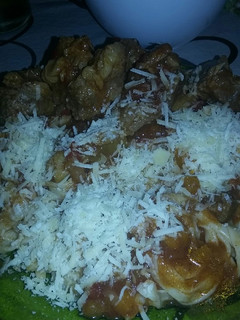 Una foto de Estofado de carne con fideos