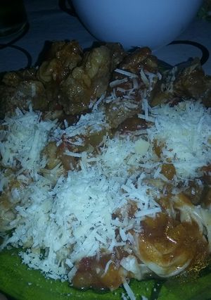 Una foto de Estofado de carne con fideos