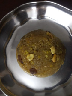 அவல் வரட்டி/இனிப்பு அவல் செய்முறை முக்கிய புகைப்படம்