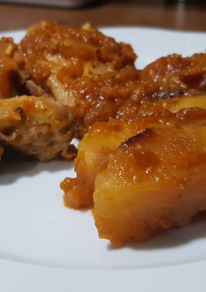 Una foto de Contramuslos de pollo en olla rápida