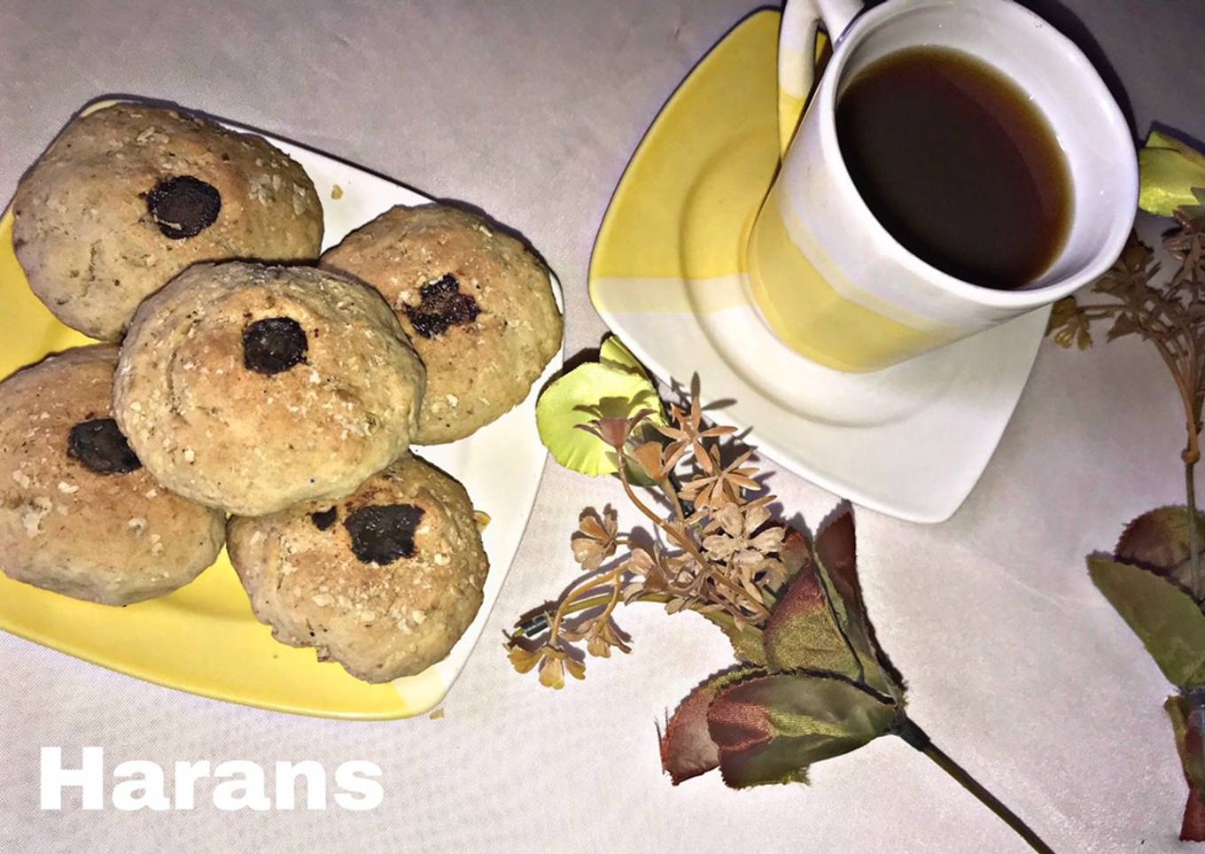 Oatmeal cookies with black tea