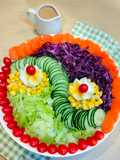 Salad Sayur Sehat dengan Saus Wijen Sangrai