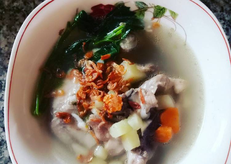 Sop ayam ala pak mien