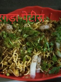 स्प्राउट्स रगड़ा पेटिस (sprouts ragda pattice recipe in Hindi) रेसिपी मुख्य फोटो