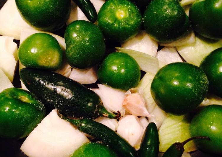 Step-by-Step Guide to Make Award-winning Tomatillo Salsa