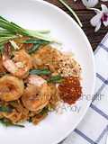 Pad Thai with Shrimp (Sen Lek Noodles)