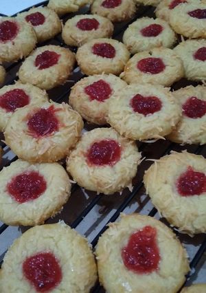 Foto resep Thumbprint strawbery + tips kue cantik