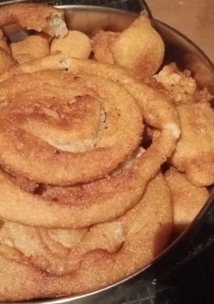 उत्तराखंड के सिंगल और पुए (uttarakhand ke single aur puye recipe in Hindi) रेसिपी मुख्य फोटो