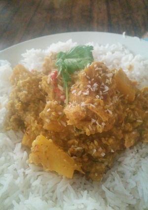 A picture of Chicken and Pineapple Curry.