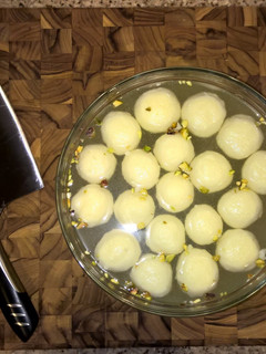 A picture of Roshogulla (Rasgulla).