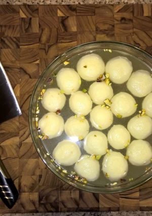 A picture of Roshogulla (Rasgulla).
