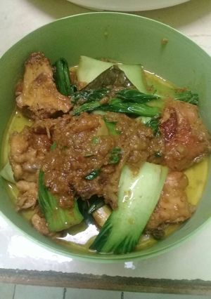 Foto resep Ayam Bumbu Kuning Pakcoy