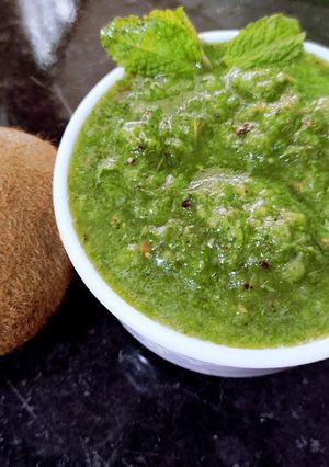 A picture of Kiwi Mint chutney.
