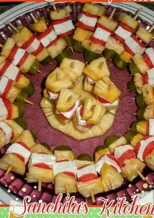 A picture of Pineapple Cheese Salad Skewers.
