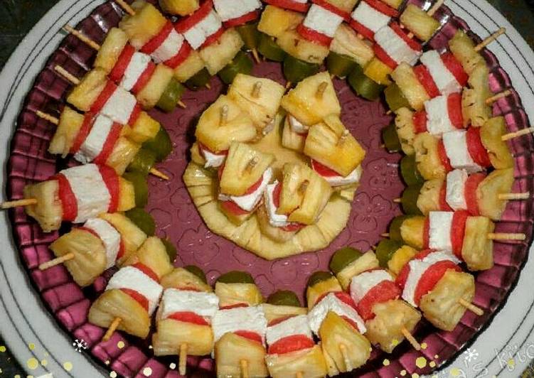 Step-by-Step Guide to Prepare Speedy Pineapple Cheese Salad Skewers