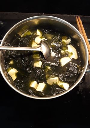 Hình của món Canh đậu phụ rong biển.