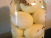 A picture of pickles with apple cider vinegar
