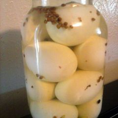 A picture of Spicy Pickled Eggs.