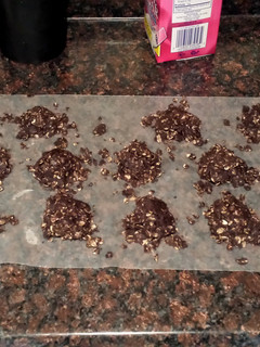 A picture of No bake cookies.
