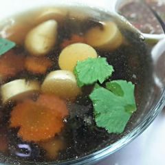 A picture of Seaweeds and tofu soup.