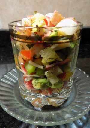 Una foto de Ceviche con mejillones y/o kanikama