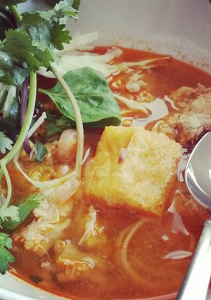 A picture of Quick Bun Rieu (Crab Meat Ball Noodle Soup).