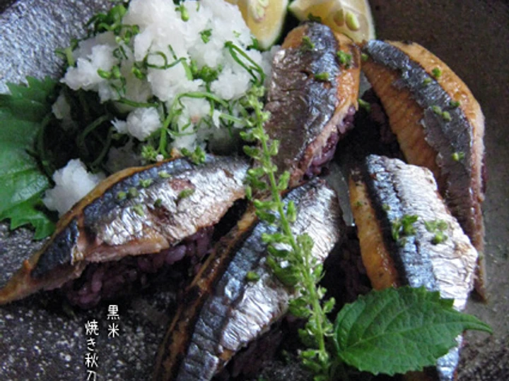 Simple Way Make Recipe Grilled Pacific Saury Sushi with Black Rice that is Really Delicious, Can Spoil the Tongue}