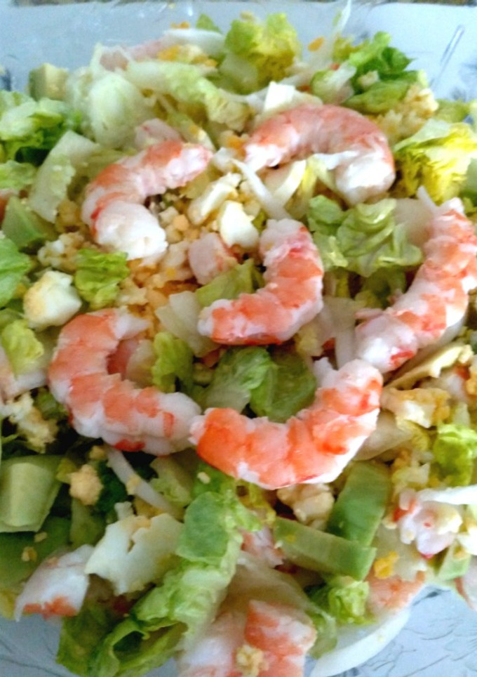 Una foto de Ensalada de gambas