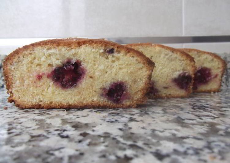 Bizcocho de moras y limón