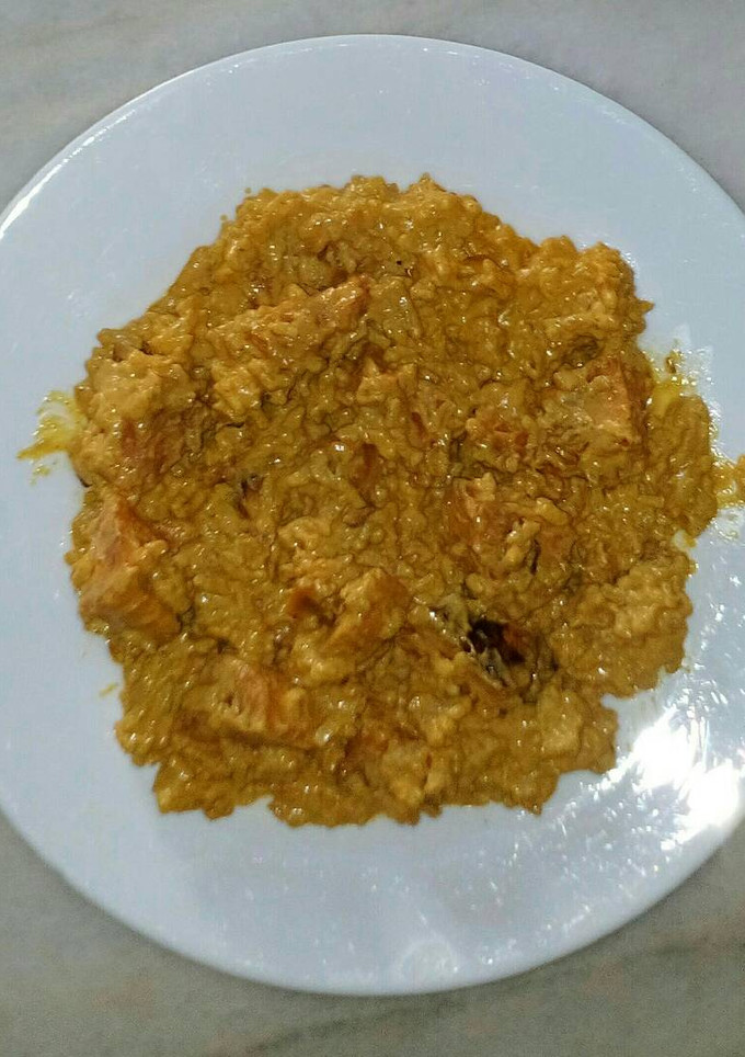 Una foto de Arroz con curry y nata 🍝