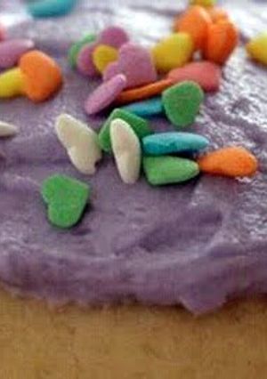 A picture of Heidis Soft sugar cookie with Buttercream frosting.