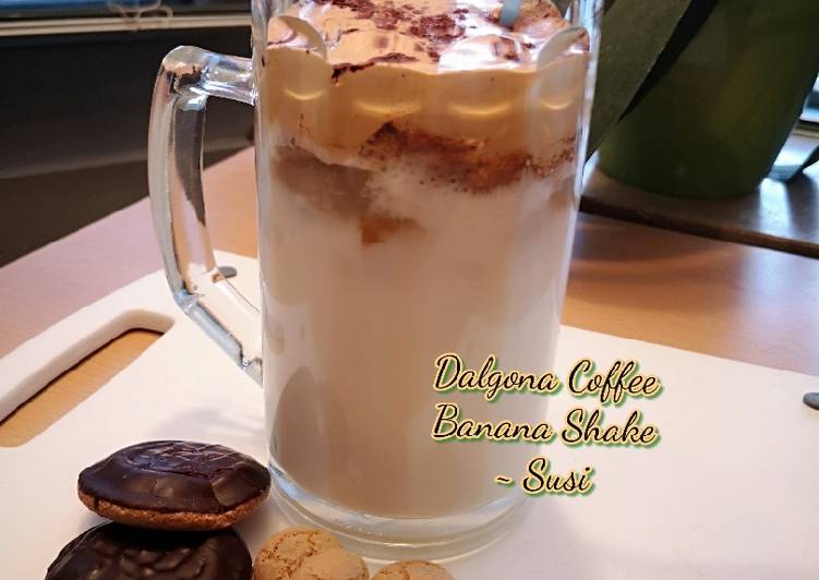 Langkah Mudah untuk Menyiapkan Dalgona Coffee Banana Shake Anti Gagal