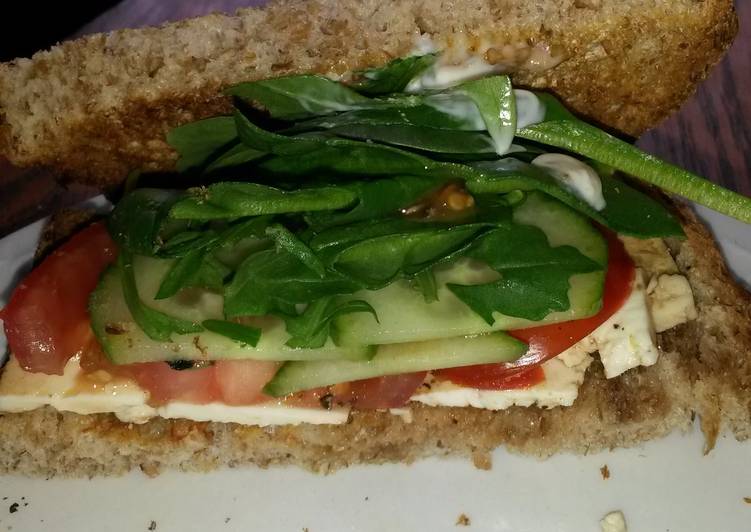 How to Prepare Tasty Greek salad sandwich