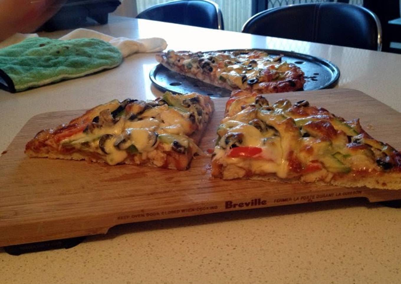 chicken and avocado pizza