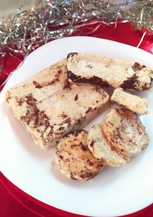 Una foto de Mantecol Casero Con Frutos Secos Y Chocolate