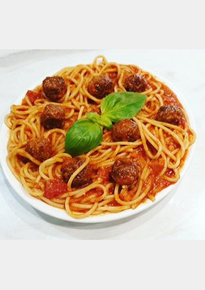 Spagetti paradicsomos húsgolyókkal recept fotója