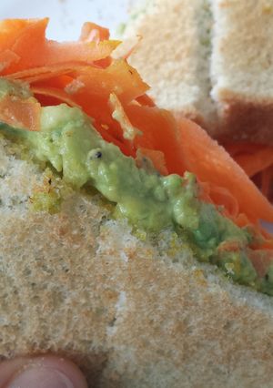A picture of Ma G's Avocado and Carrot Sandwhich.