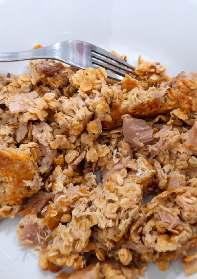 Una foto de Revuelto de atún con huevo y avena