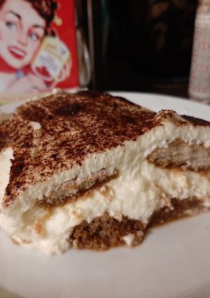 Una foto de Tiramisú de viernes por la noche