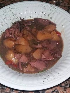 Una foto de Caldereta de chipirones