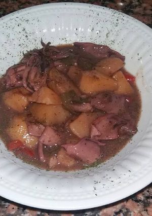 Una foto de Caldereta de chipirones