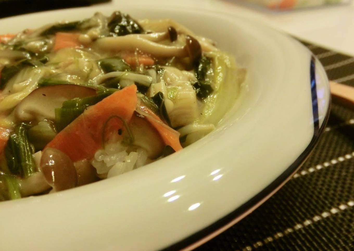 Vegetable-filled Chinese Rice Bowl