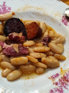 Una foto de Fabada asturiana tradicional