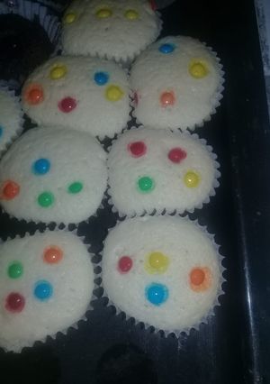 Una foto de Muffins de vainilla con confites!!!😍😍