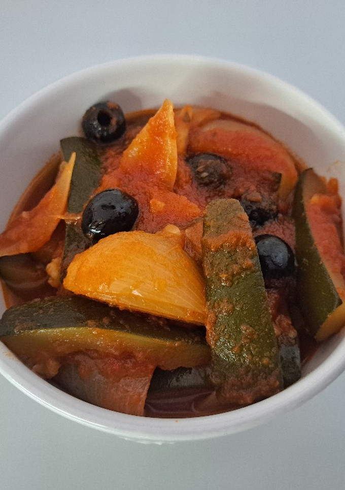 Una foto de Taurus Trending Cooking: Calabacín a la nizarda