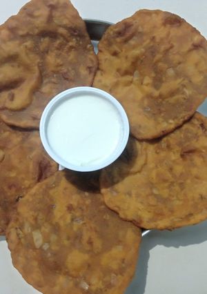 A picture of Tomato garlic puri.