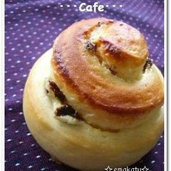 A picture of Honey Cream Coiled Rolls.